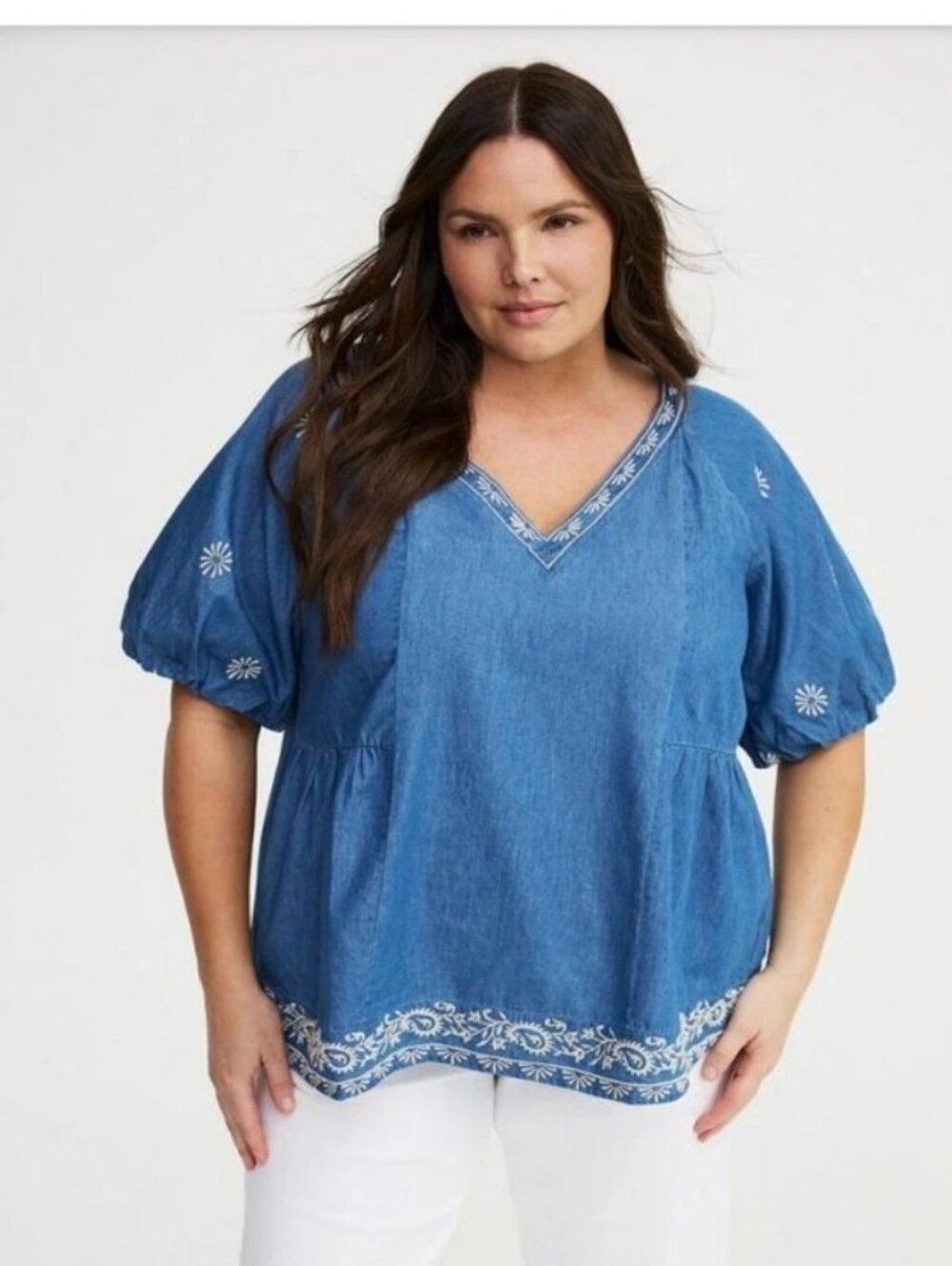 NWT Belle Isle by Torrid Blue V Neck Scalloped Edge Bubble SleeveChambray Top.